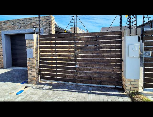 3 BEDROOM HOUSE FOR SALE IN FAIRVIEW